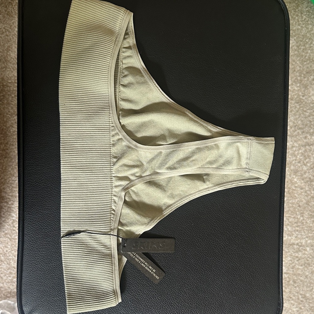 Skims Seamless Ribbed Waist Thong - Talc - Picture 5 of 5